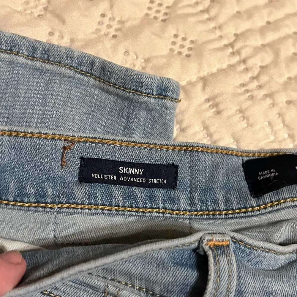 - Hollister Skinny Epic Flex Jeans Light  Wash 31x32 Distressed - Picture 5 of 6